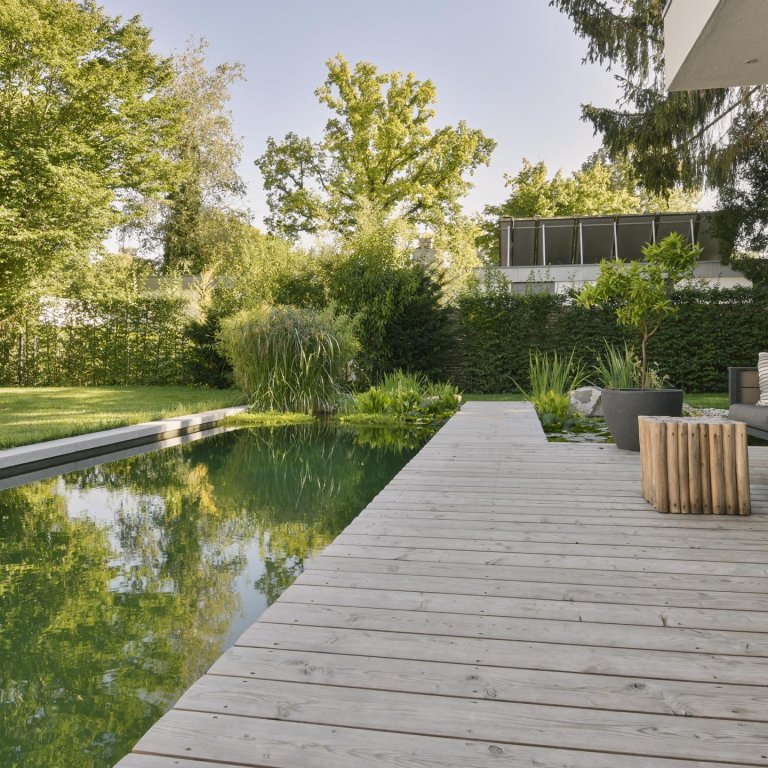 Pools in Ihre Terrasse integriert: Die Expertise der Königsgütler als Poolbauer